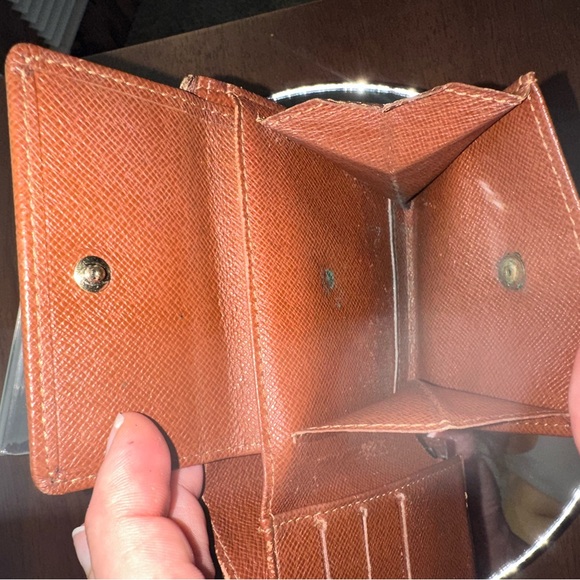 Louis Vuitton Men’s Bifold Monogram Wallet - Picture 7 of 16